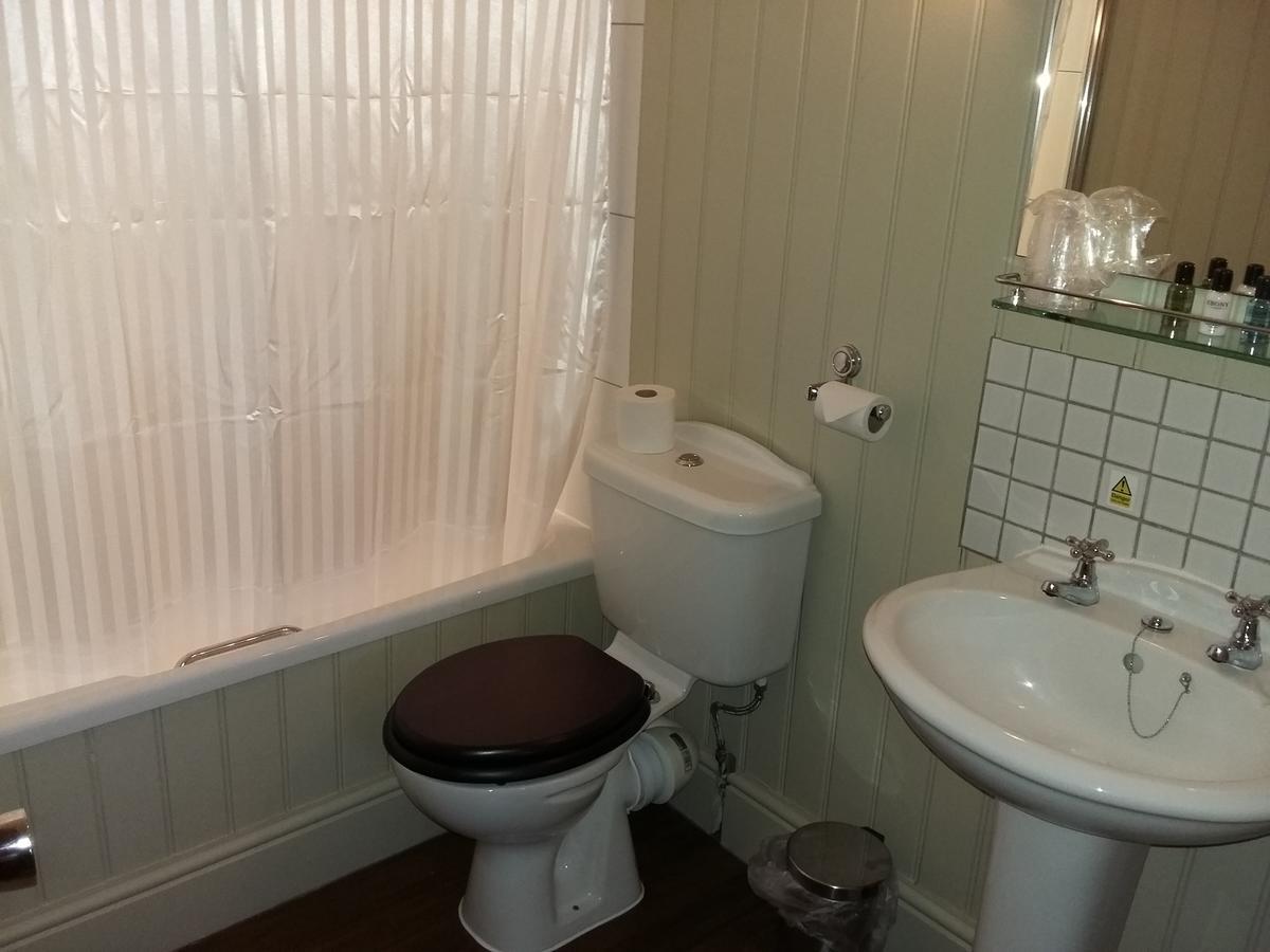 The Huntsman Inn Холмфирт Экстерьер фото