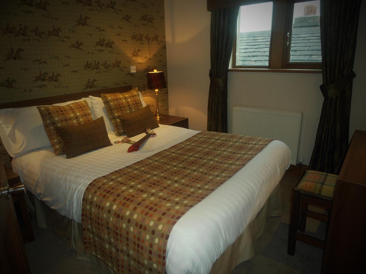 The Huntsman Inn Холмфирт Экстерьер фото